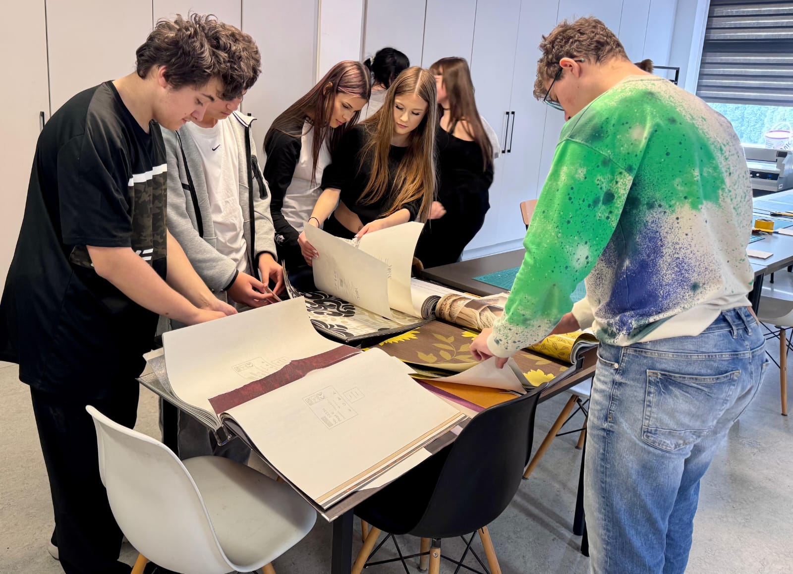 Ósmoklasiści w Plastyku